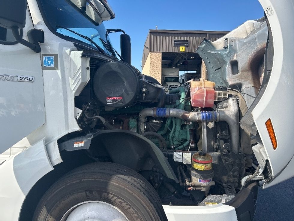 Sleeper Tractor-Heavy Duty Tractors-Volvo-2022-VNL64760-Ceres-CA-379,854\n\t\tmiles-$ 95,750 - Image 20