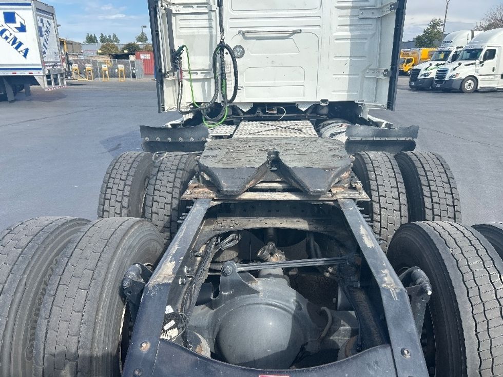 Sleeper Tractor-Heavy Duty Tractors-Volvo-2022-VNL64760-Ceres-CA-379,854\n\t\tmiles-$ 95,750 - Image 6