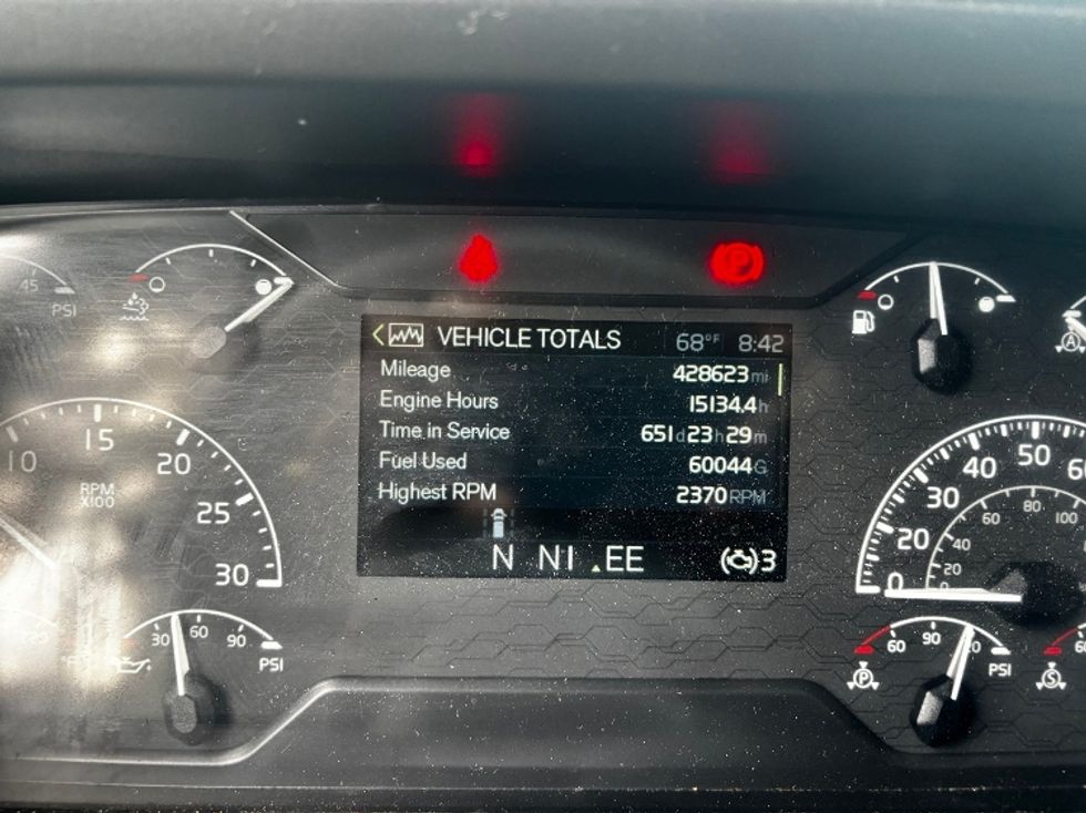 Sleeper Tractor-Heavy Duty Tractors-Volvo-2022-VNL64760-Charlotte-NC-428,623\n\t\tmiles-$ 80,500 - Image 22