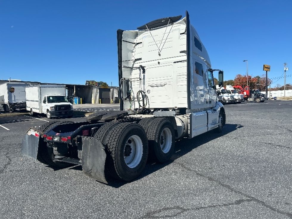 Sleeper Tractor-Heavy Duty Tractors-Volvo-2022-VNL64760-Charlotte-NC-428,623\n\t\tmiles-$ 80,500 - Image 7
