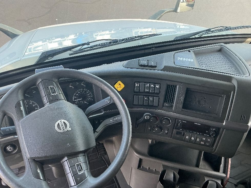 Sleeper Tractor-Heavy Duty Tractors-Volvo-2022-VNL64760-Chattanooga-TN-358,905\n\t\tmiles-$ 89,750 - Image 11