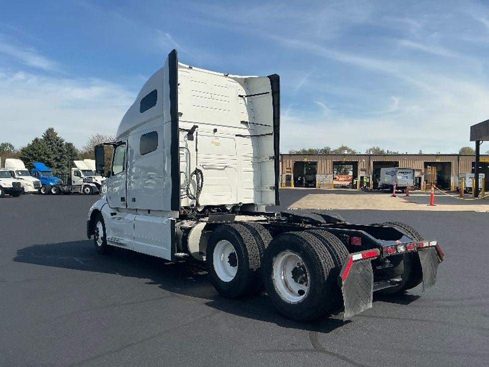 Sleeper Tractor-Heavy Duty Tractors-Volvo-2022-VNL64760-Chattanooga-TN-358,905\n\t\tmiles-$ 89,750 - Image 5