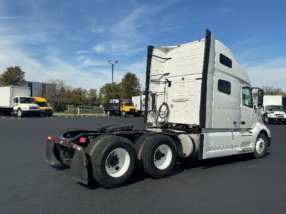Sleeper Tractor-Heavy Duty Tractors-Volvo-2022-VNL64760-Chattanooga-TN-358,905\n\t\tmiles-$ 89,750 - Image 7