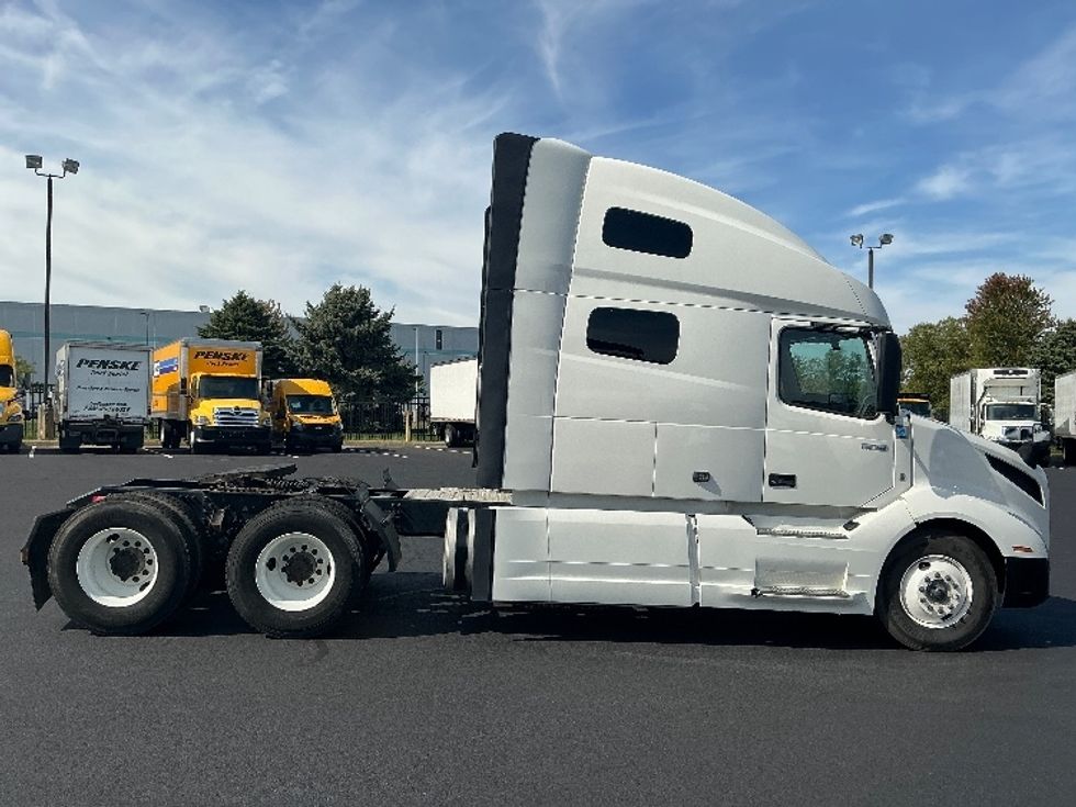 Sleeper Tractor-Heavy Duty Tractors-Volvo-2022-VNL64760-Chattanooga-TN-358,905\n\t\tmiles-$ 89,750 - Image 8