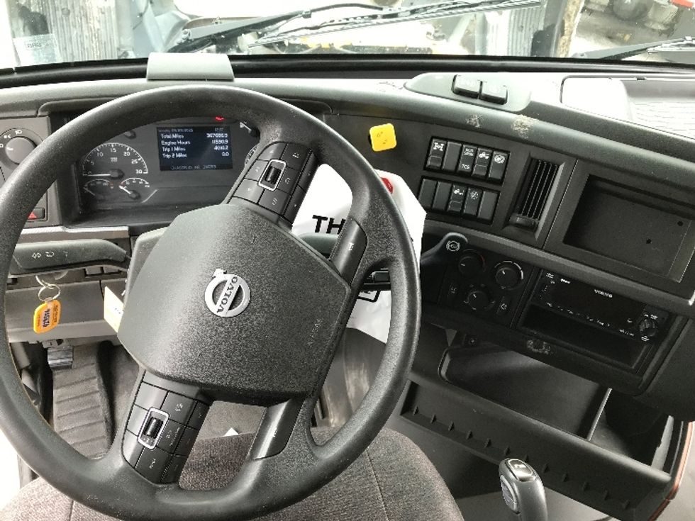 Sleeper Tractor-Heavy Duty Tractors-Volvo-2022-VNL64760-Chesapeake-VA-367,687\n\t\tmiles-$ 87,250 - Image 11