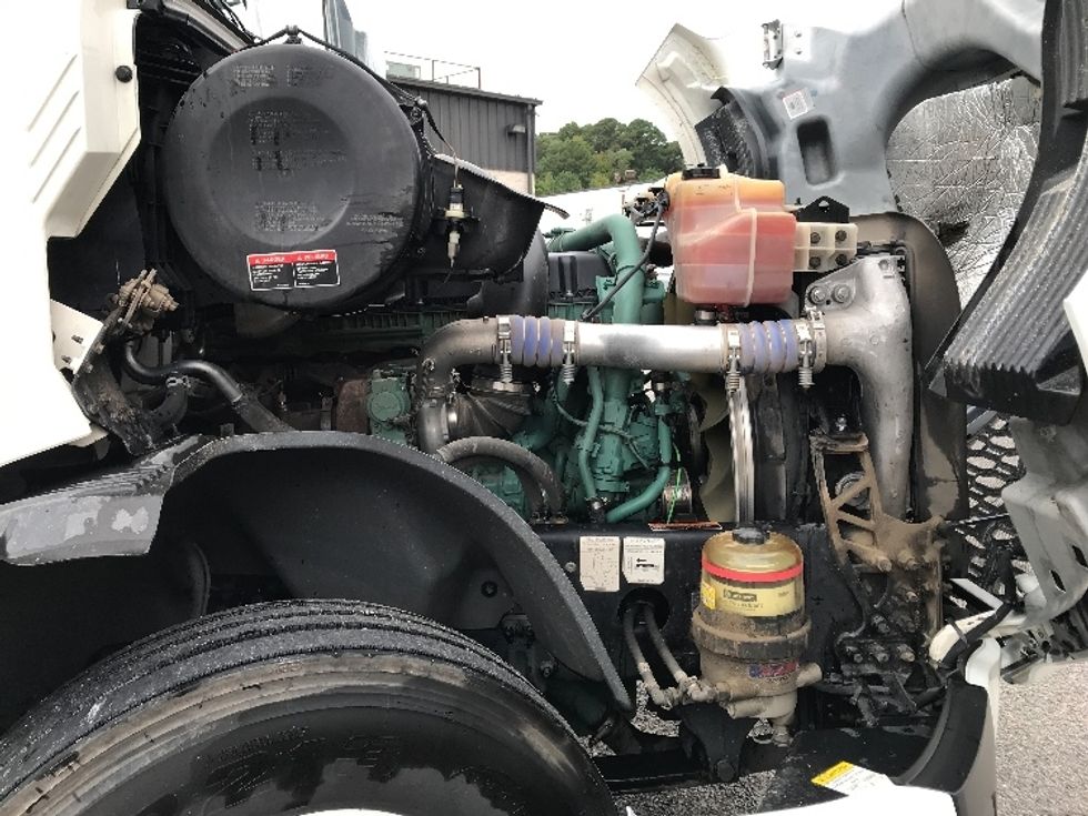 Sleeper Tractor-Heavy Duty Tractors-Volvo-2022-VNL64760-Chesapeake-VA-367,687\n\t\tmiles-$ 87,250 - Image 20