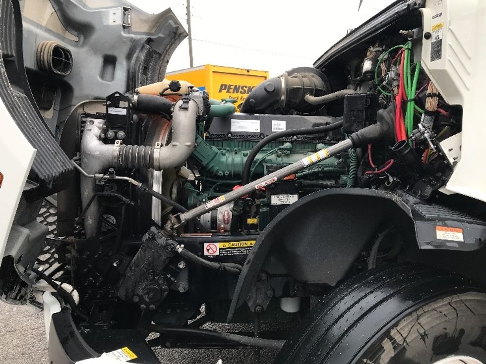 Sleeper Tractor-Heavy Duty Tractors-Volvo-2022-VNL64760-Chesapeake-VA-367,687\n\t\tmiles-$ 87,250 - Image 21