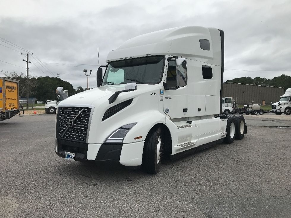 Sleeper Tractor-Heavy Duty Tractors-Volvo-2022-VNL64760-Chesapeake-VA-367,687\n\t\tmiles-$ 87,250 - Image 3