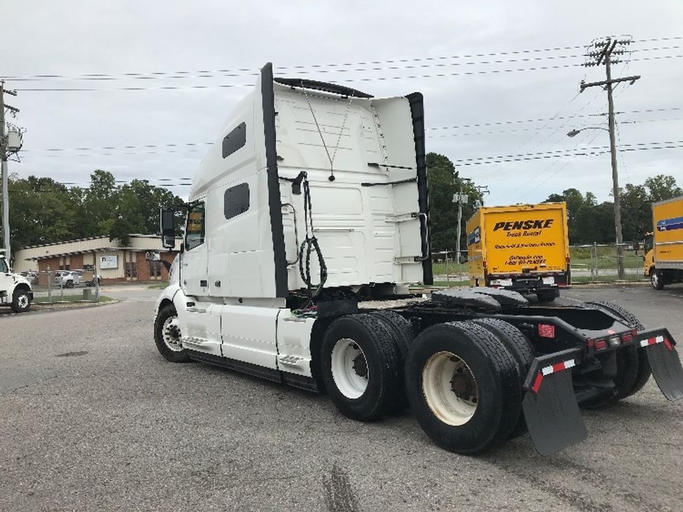 Sleeper Tractor-Heavy Duty Tractors-Volvo-2022-VNL64760-Chesapeake-VA-367,687\n\t\tmiles-$ 87,250 - Image 5