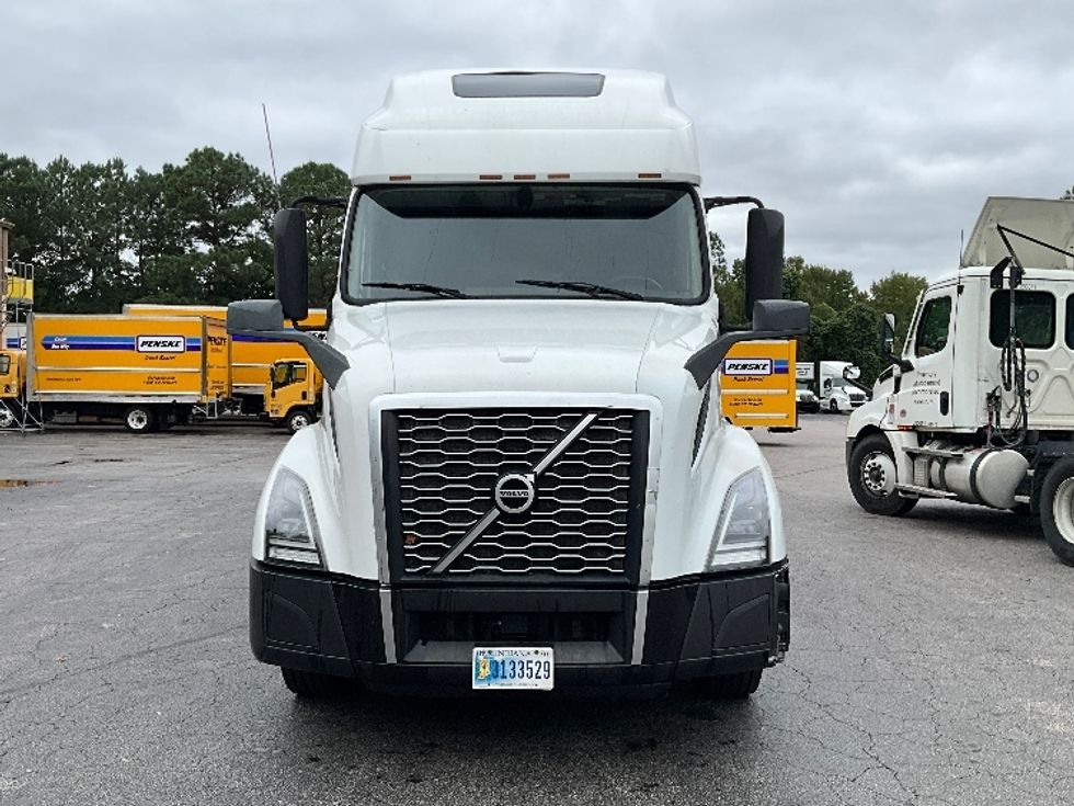 Sleeper Tractor-Heavy Duty Tractors-Volvo-2022-VNL64760-Chesapeake-VA-475,118\n\t\tmiles-$ 74,500 - Image 2