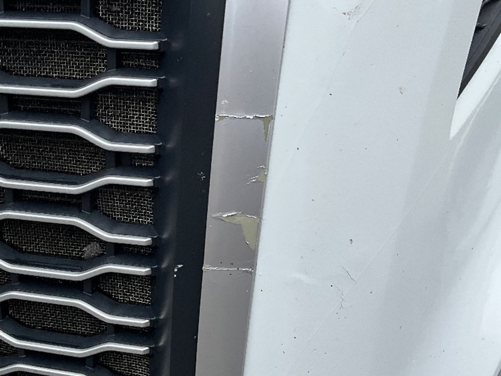 Sleeper Tractor-Heavy Duty Tractors-Volvo-2022-VNL64760-Chesapeake-VA-475,118\n\t\tmiles-$ 74,500 - Image 22