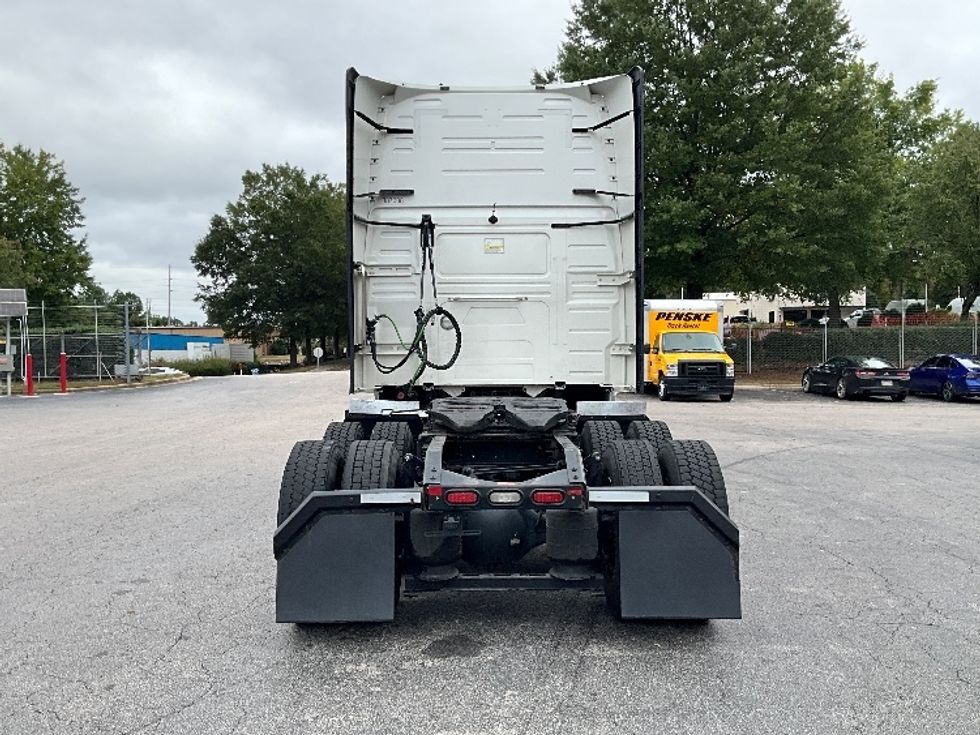 Sleeper Tractor-Heavy Duty Tractors-Volvo-2022-VNL64760-Chesapeake-VA-475,118\n\t\tmiles-$ 74,500 - Image 6