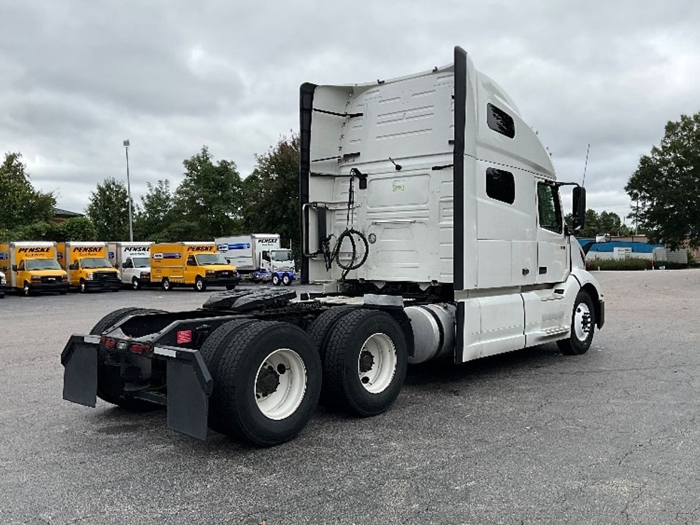 Sleeper Tractor-Heavy Duty Tractors-Volvo-2022-VNL64760-Chesapeake-VA-475,118\n\t\tmiles-$ 74,500 - Image 7