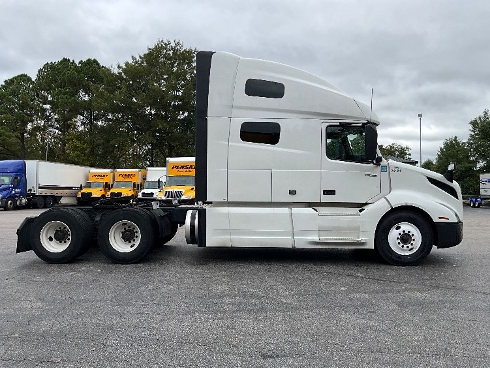 Sleeper Tractor-Heavy Duty Tractors-Volvo-2022-VNL64760-Chesapeake-VA-475,118\n\t\tmiles-$ 74,500 - Image 8