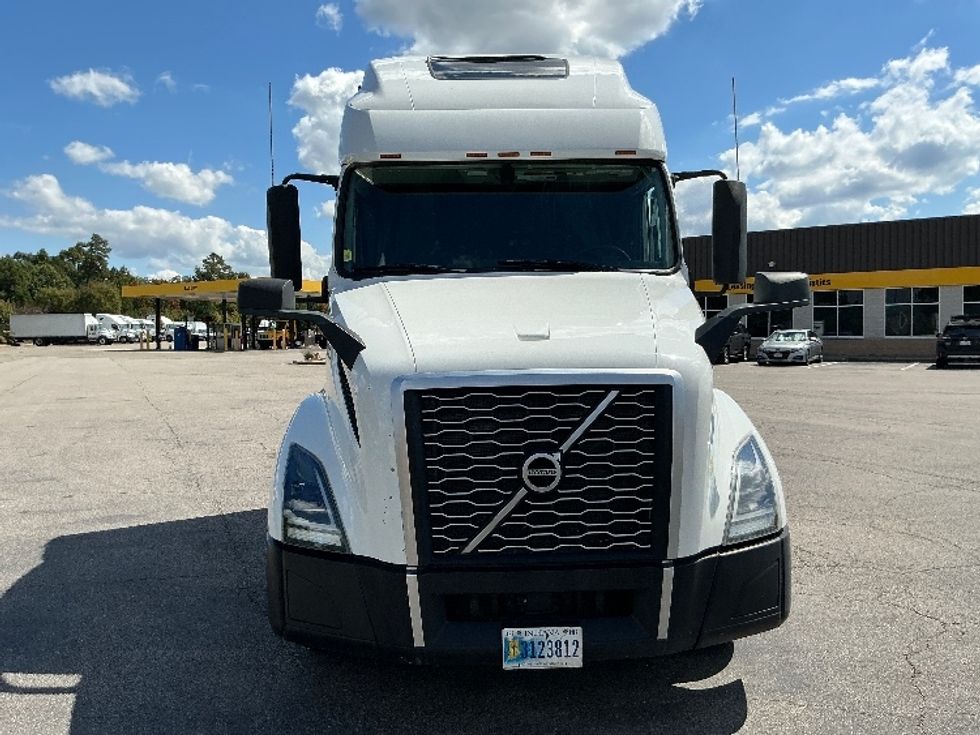2022 Volvo Truck VNL photo 2