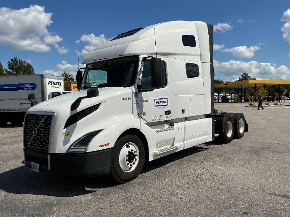 2022 Volvo Truck VNL photo 3