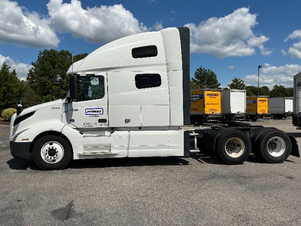 2022 Volvo Truck VNL photo 4