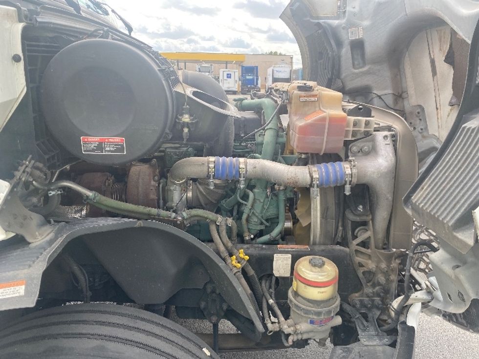 Sleeper Tractor-Heavy Duty Tractors-Volvo-2022-VNL64760-Chicago (Chicago Ridge)-IL-379,995\n\t\tmiles-$ 86,250 - Image 20