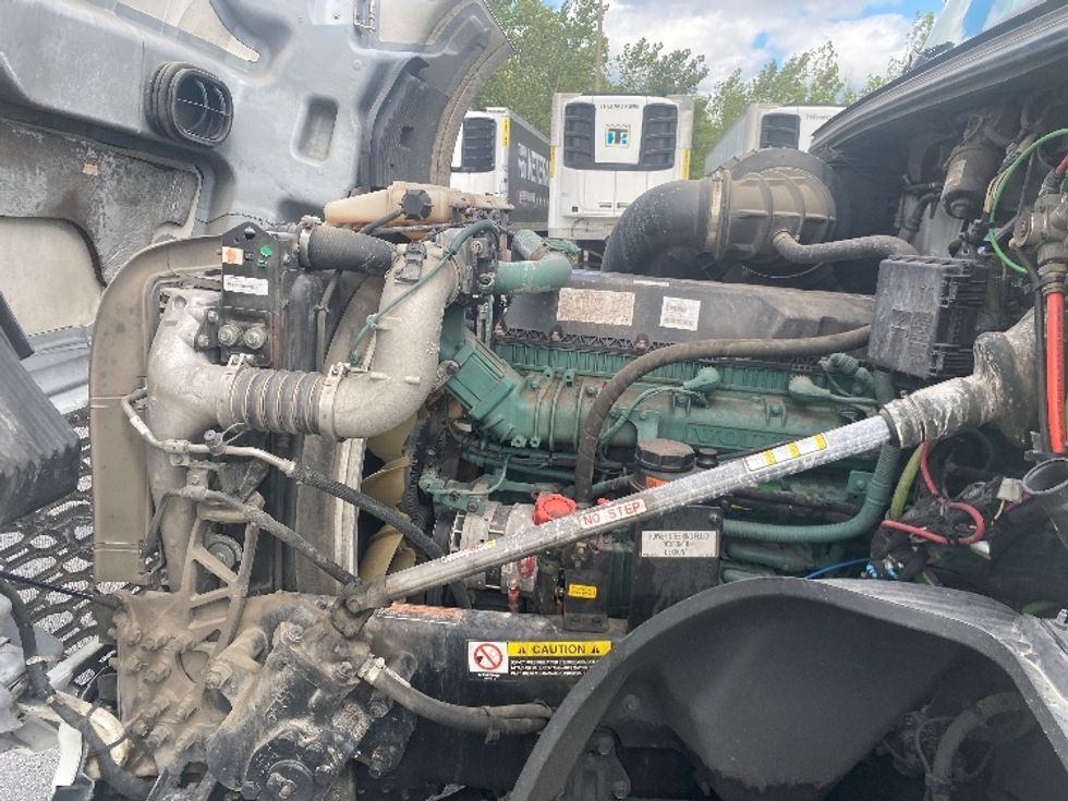 Sleeper Tractor-Heavy Duty Tractors-Volvo-2022-VNL64760-Chicago (Chicago Ridge)-IL-379,995\n\t\tmiles-$ 86,250 - Image 21