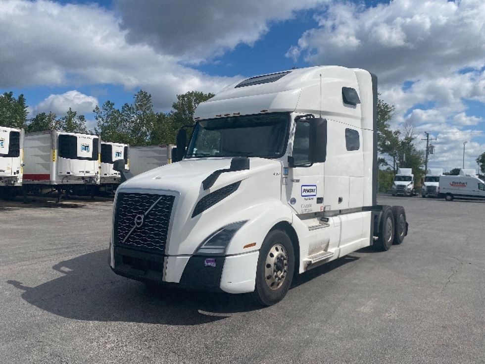 Sleeper Tractor-Heavy Duty Tractors-Volvo-2022-VNL64760-Chicago (Chicago Ridge)-IL-379,995\n\t\tmiles-$ 86,250 - Image 3