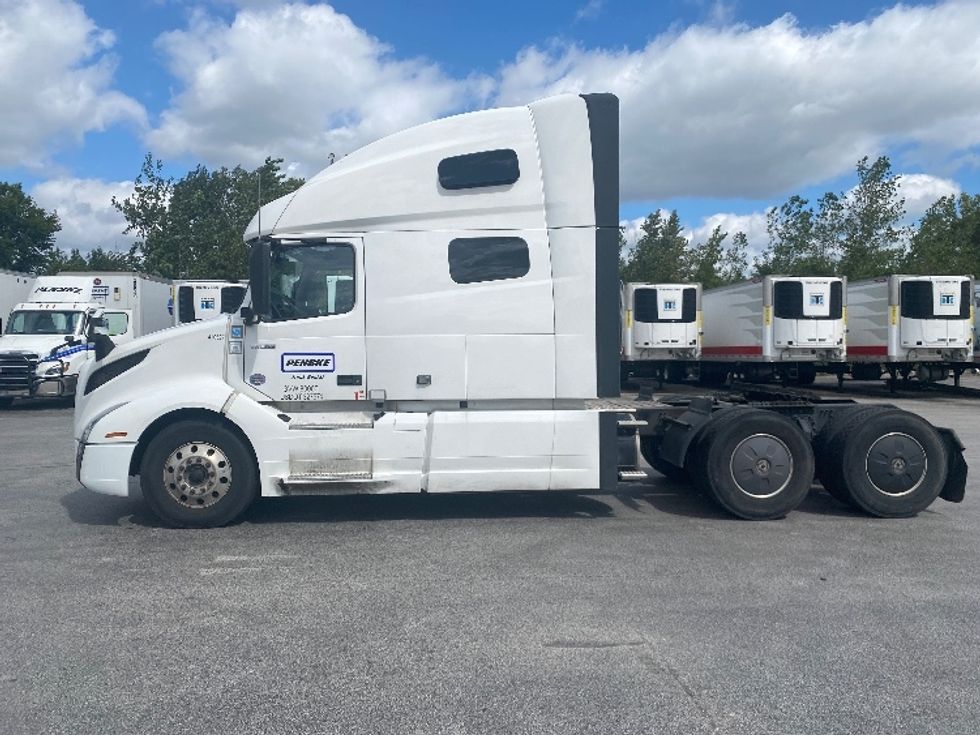 Sleeper Tractor-Heavy Duty Tractors-Volvo-2022-VNL64760-Chicago (Chicago Ridge)-IL-379,995\n\t\tmiles-$ 86,250 - Image 4