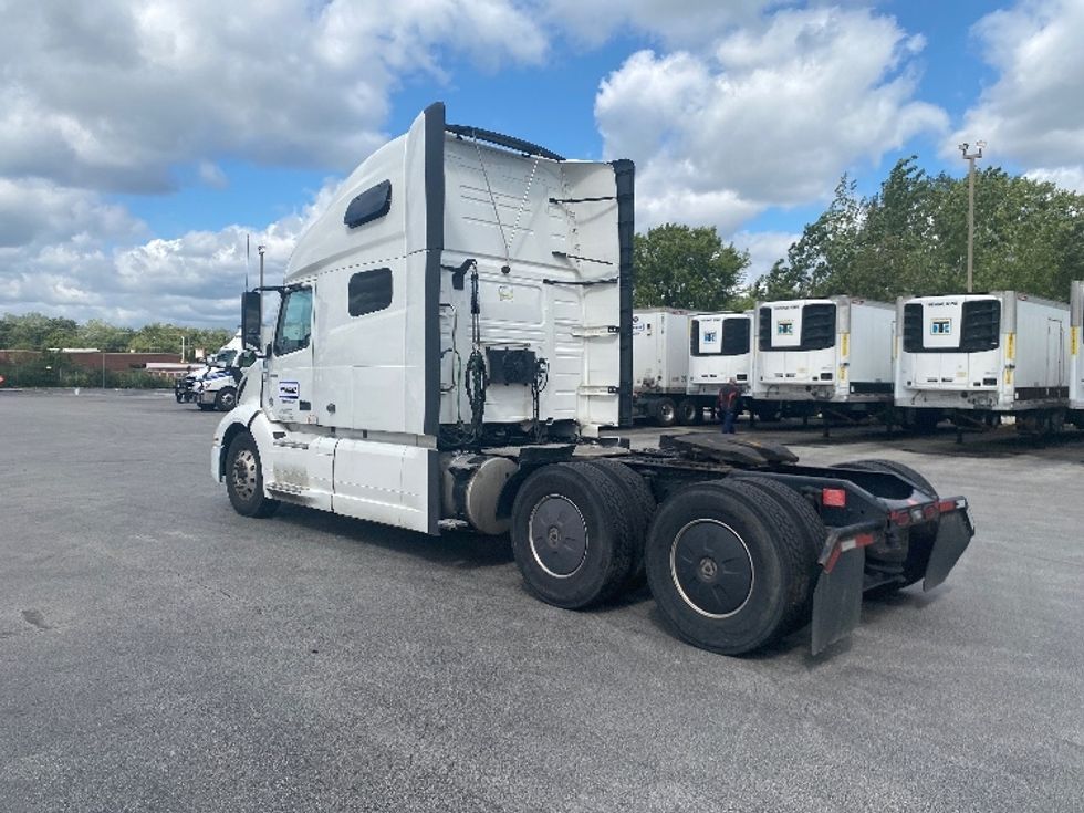 Sleeper Tractor-Heavy Duty Tractors-Volvo-2022-VNL64760-Chicago (Chicago Ridge)-IL-379,995\n\t\tmiles-$ 86,250 - Image 5