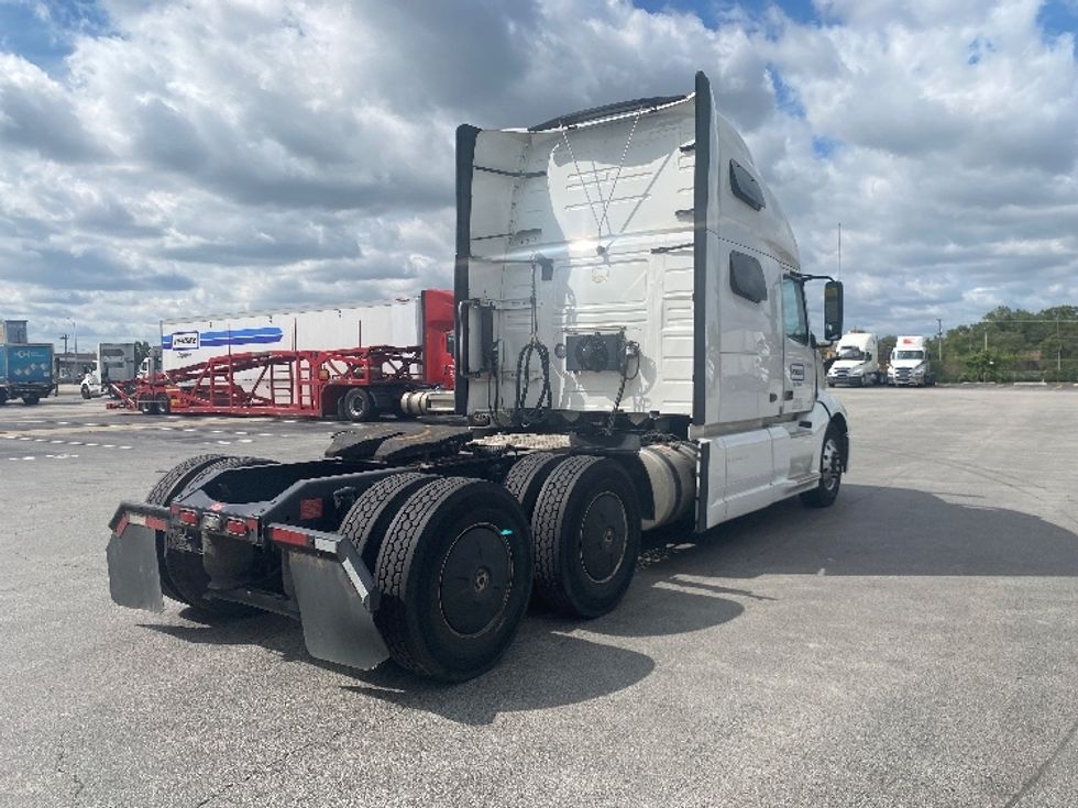 Sleeper Tractor-Heavy Duty Tractors-Volvo-2022-VNL64760-Chicago (Chicago Ridge)-IL-379,995\n\t\tmiles-$ 86,250 - Image 7