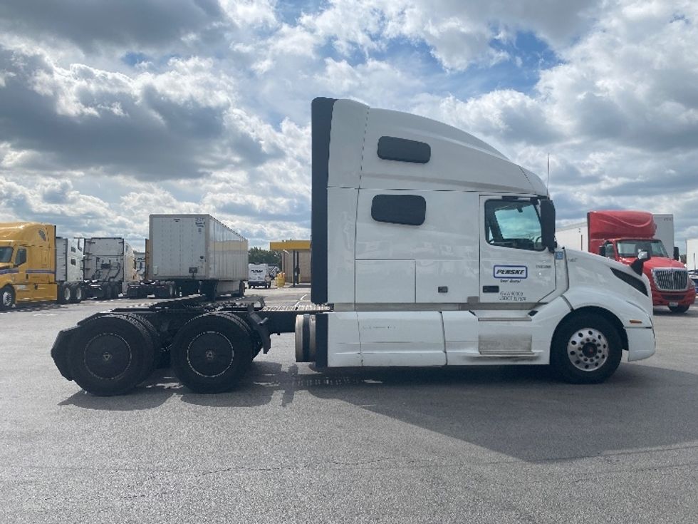 Sleeper Tractor-Heavy Duty Tractors-Volvo-2022-VNL64760-Chicago (Chicago Ridge)-IL-379,995\n\t\tmiles-$ 86,250 - Image 8