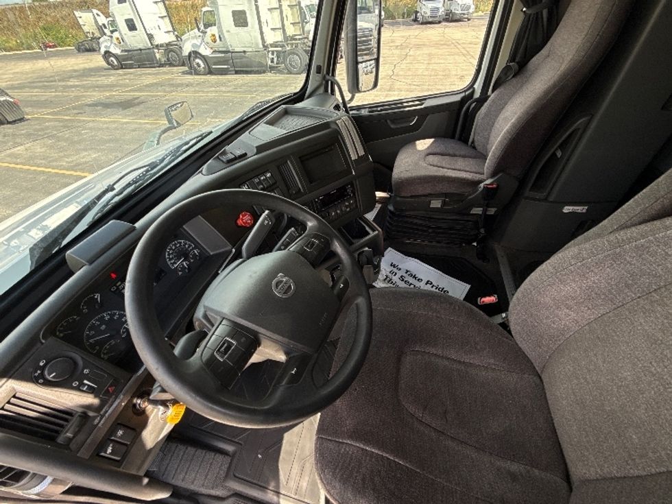 Sleeper Tractor-Heavy Duty Tractors-Volvo-2022-VNL64760-Chicago (Chicago Ridge)-IL-416,321\n\t\tmiles-$ 81,000 - Image 10