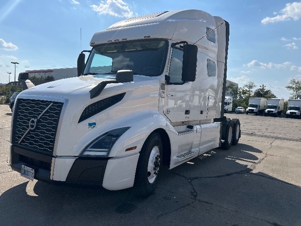 2022 Volvo Truck VNL photo 3
