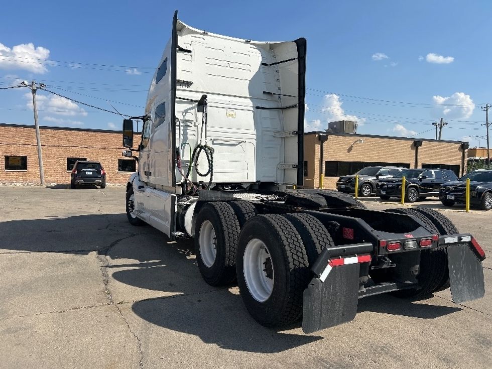 Sleeper Tractor-Heavy Duty Tractors-Volvo-2022-VNL64760-Chicago (Melrose Park)-IL-434,427\n\t\tmiles-$ 78,250 - Image 5