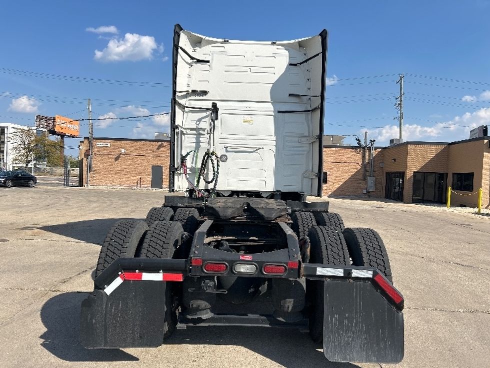 Sleeper Tractor-Heavy Duty Tractors-Volvo-2022-VNL64760-Chicago (Melrose Park)-IL-434,427\n\t\tmiles-$ 78,250 - Image 6