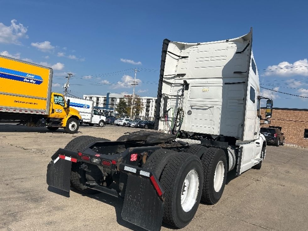 Sleeper Tractor-Heavy Duty Tractors-Volvo-2022-VNL64760-Chicago (Melrose Park)-IL-434,427\n\t\tmiles-$ 78,250 - Image 7