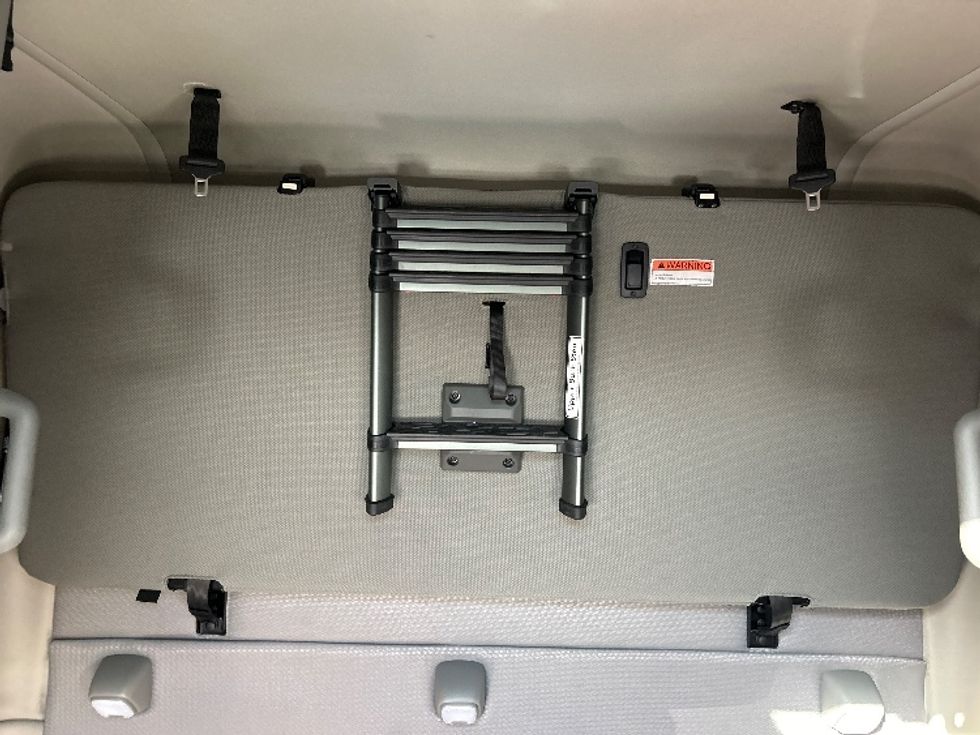 Sleeper Tractor-Heavy Duty Tractors-Volvo-2022-VNL64760-Chicago (Melrose Park)-IL-450,273\n\t\tmiles-$ 76,750 - Image 22