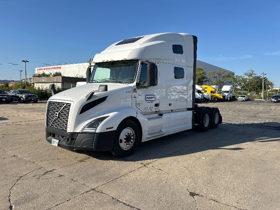 Sleeper Tractor-Heavy Duty Tractors-Volvo-2022-VNL64760-Chicago (Melrose Park)-IL-450,273\n\t\tmiles-$ 76,750 - Image 3