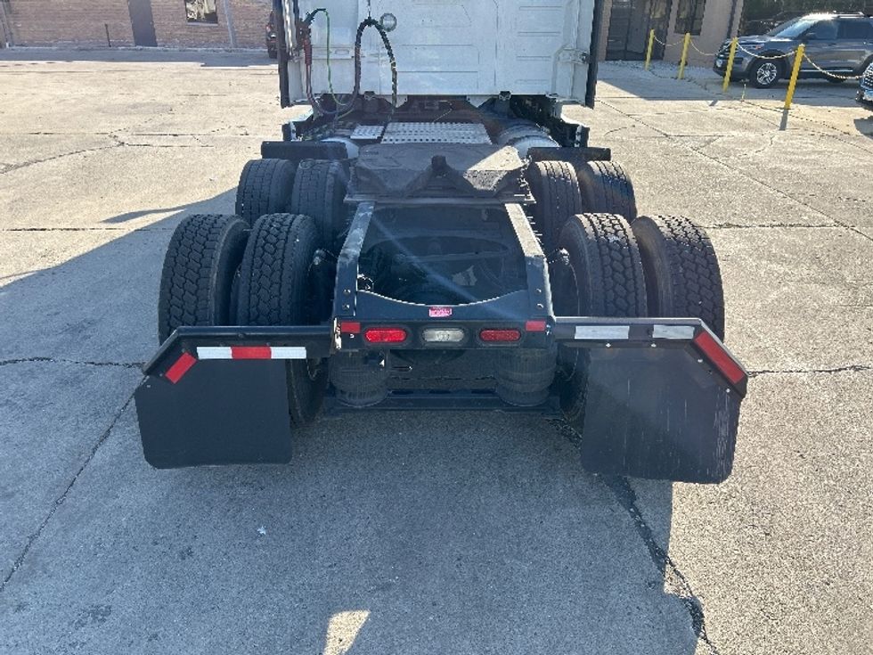 Sleeper Tractor-Heavy Duty Tractors-Volvo-2022-VNL64760-Chicago (Melrose Park)-IL-450,273\n\t\tmiles-$ 76,750 - Image 6