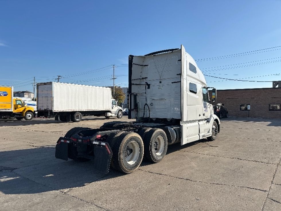 Sleeper Tractor-Heavy Duty Tractors-Volvo-2022-VNL64760-Chicago (Melrose Park)-IL-450,273\n\t\tmiles-$ 76,750 - Image 7