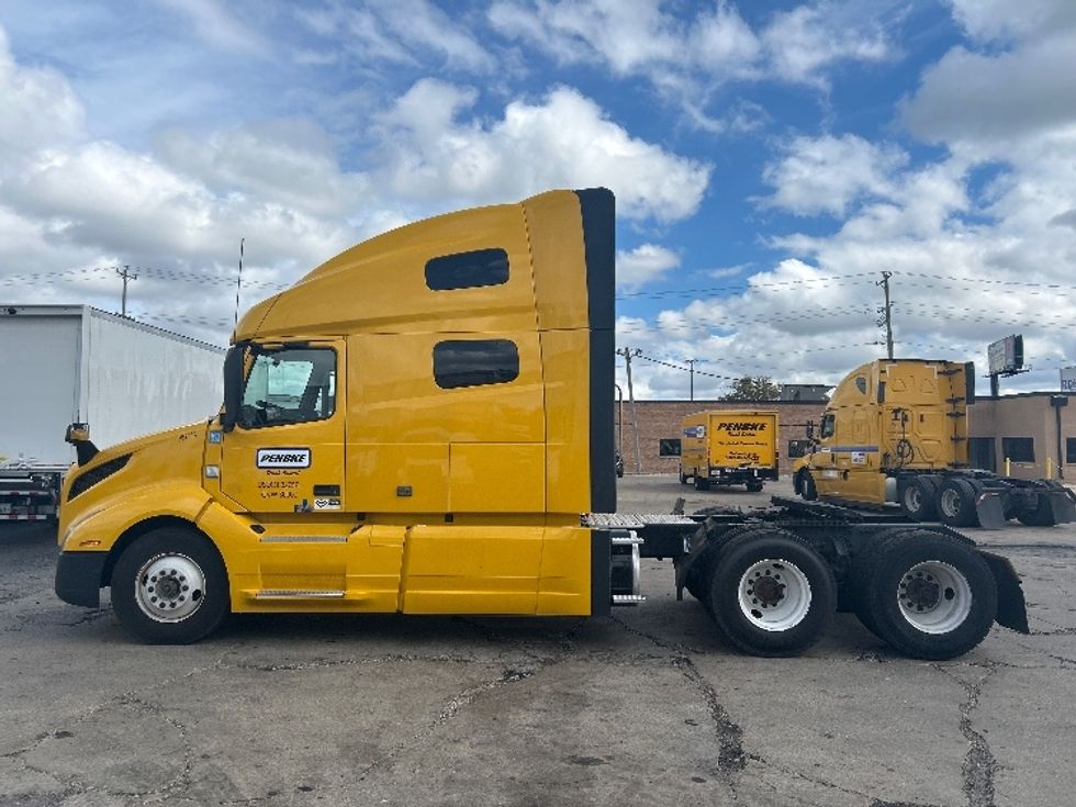Sleeper Tractor-Heavy Duty Tractors-Volvo-2022-VNL64760-Chicago (Melrose Park)-IL-482,562\n\t\tmiles-$ 69,750 - Image 4