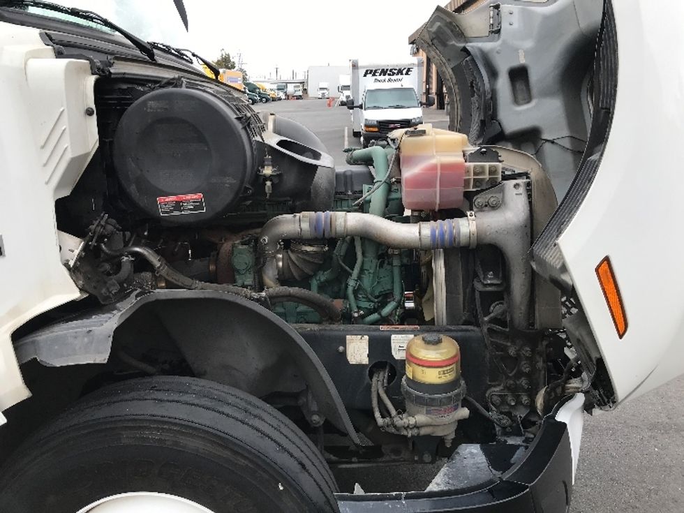 Sleeper Tractor-Heavy Duty Tractors-Volvo-2022-VNL64760-Chino-CA-307,738\n\t\tmiles-$ 104,250 - Image 20