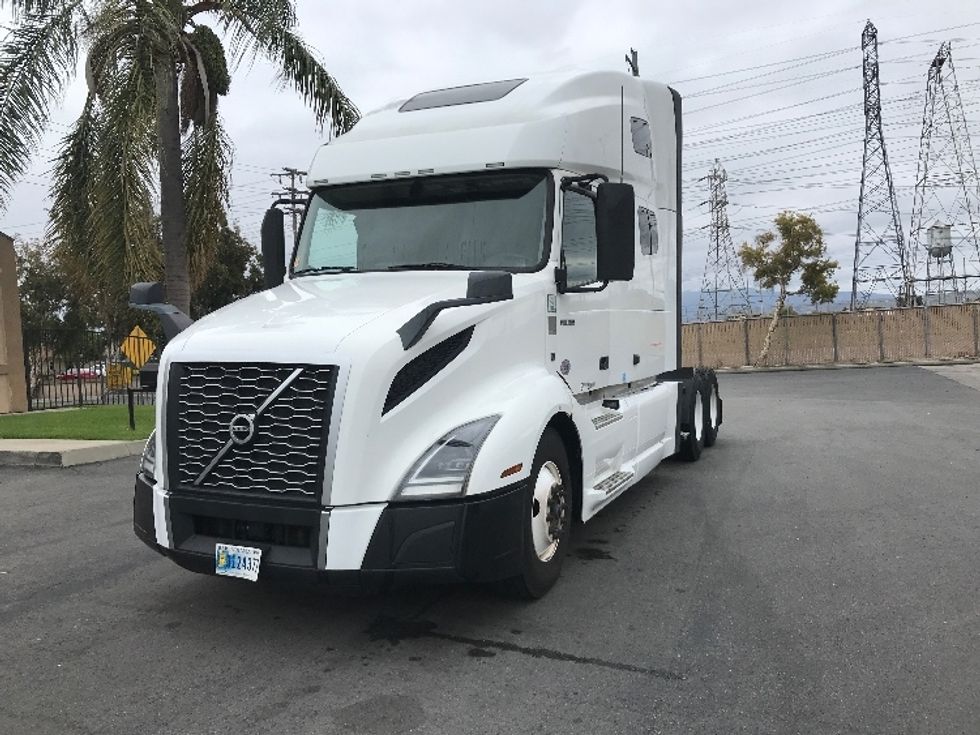 Sleeper Tractor-Heavy Duty Tractors-Volvo-2022-VNL64760-Chino-CA-307,738\n\t\tmiles-$ 104,250 - Image 3