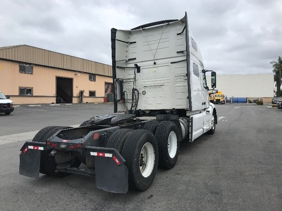 Sleeper Tractor-Heavy Duty Tractors-Volvo-2022-VNL64760-Chino-CA-307,738\n\t\tmiles-$ 104,250 - Image 7