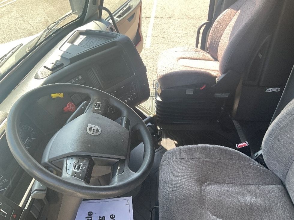 Sleeper Tractor-Heavy Duty Tractors-Volvo-2022-VNL64760-Cincinnati-OH-534,102\n\t\tmiles-$ 65,000 - Image 10