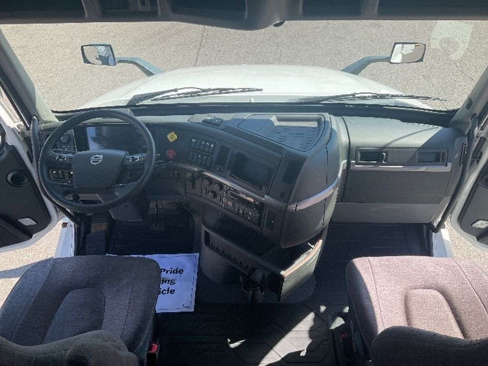 Sleeper Tractor-Heavy Duty Tractors-Volvo-2022-VNL64760-Cincinnati-OH-534,102\n\t\tmiles-$ 65,000 - Image 12