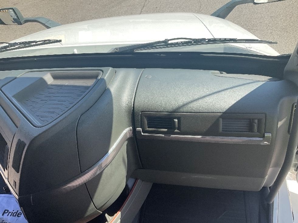 Sleeper Tractor-Heavy Duty Tractors-Volvo-2022-VNL64760-Cincinnati-OH-534,102\n\t\tmiles-$ 65,000 - Image 14