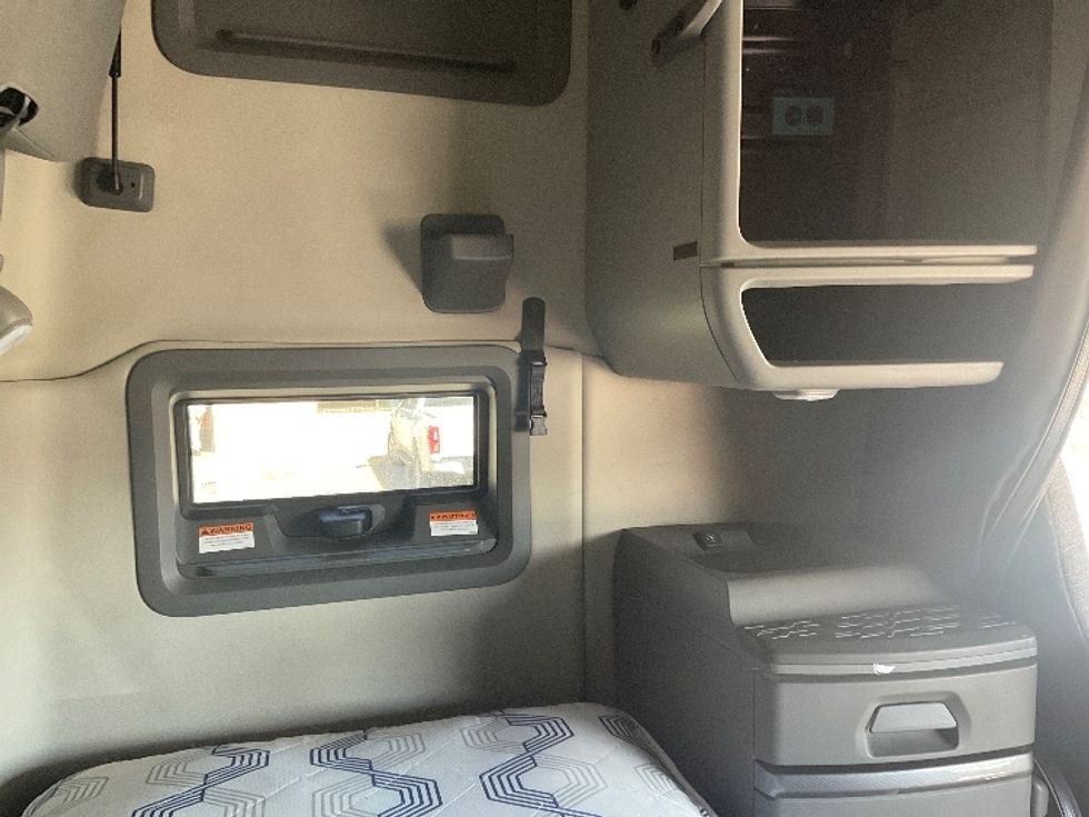 Sleeper Tractor-Heavy Duty Tractors-Volvo-2022-VNL64760-Cincinnati-OH-534,102\n\t\tmiles-$ 65,000 - Image 18