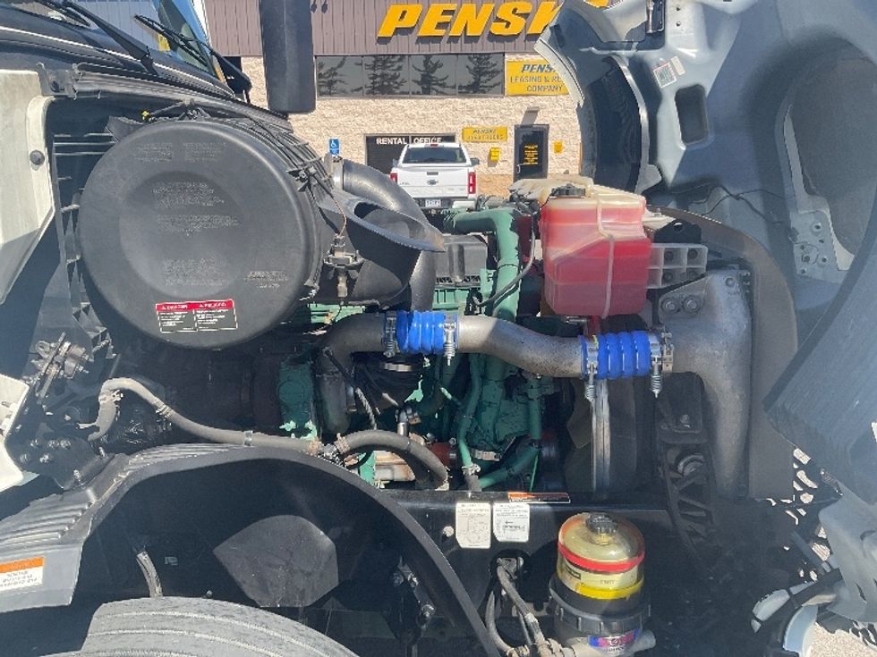 Sleeper Tractor-Heavy Duty Tractors-Volvo-2022-VNL64760-Cincinnati-OH-534,102\n\t\tmiles-$ 65,000 - Image 20