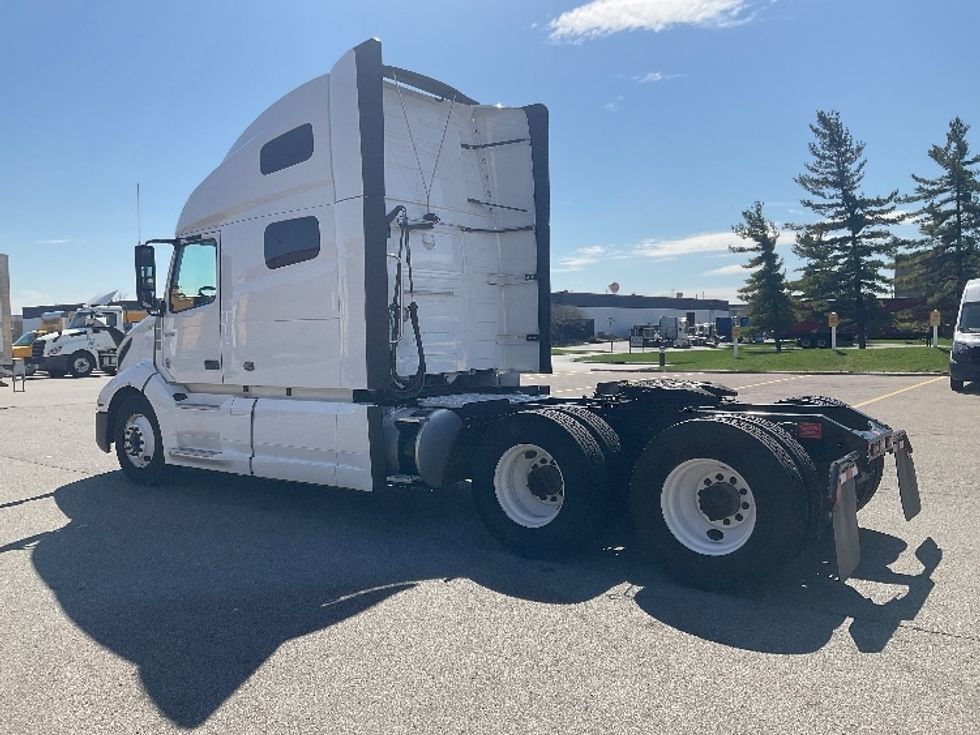 Sleeper Tractor-Heavy Duty Tractors-Volvo-2022-VNL64760-Cincinnati-OH-534,102\n\t\tmiles-$ 65,000 - Image 5