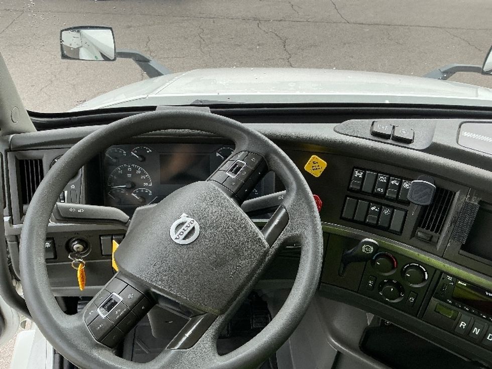 Sleeper Tractor-Heavy Duty Tractors-Volvo-2022-VNL64760-Cincinnati-OH-547,339\n\t\tmiles-$ 63,750 - Image 11