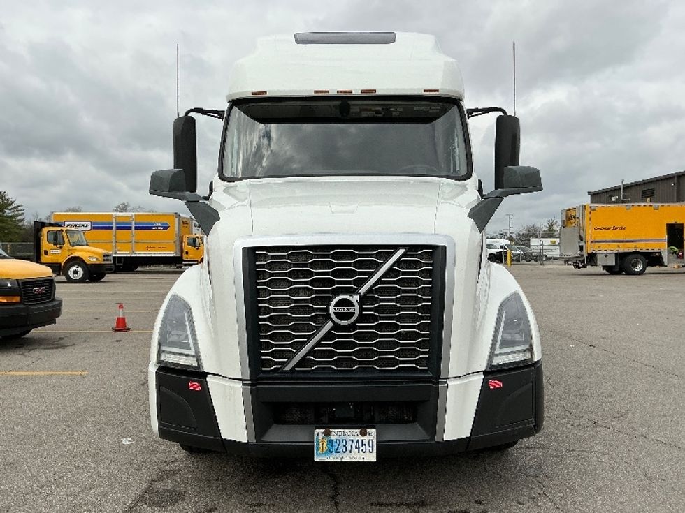 Sleeper Tractor-Heavy Duty Tractors-Volvo-2022-VNL64760-Cincinnati-OH-547,339\n\t\tmiles-$ 63,750 - Image 2