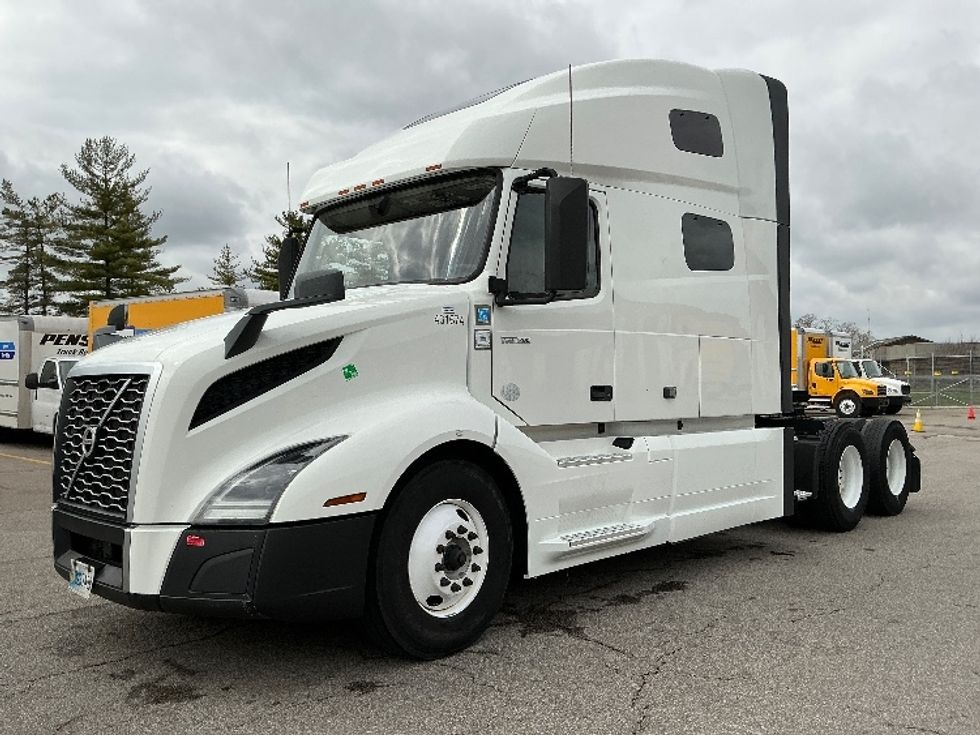 Sleeper Tractor-Heavy Duty Tractors-Volvo-2022-VNL64760-Cincinnati-OH-547,339\n\t\tmiles-$ 63,750 - Image 3